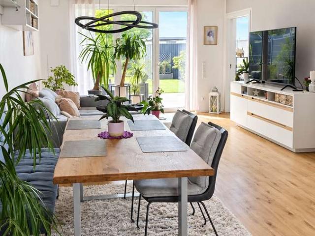 Modernes energieeffizientes Haus in ruhiger Lage in Rheinfeld