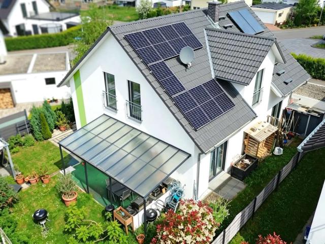 Modernes Familienglück mit Garten & energieeffizienter Technik in Oedheim!