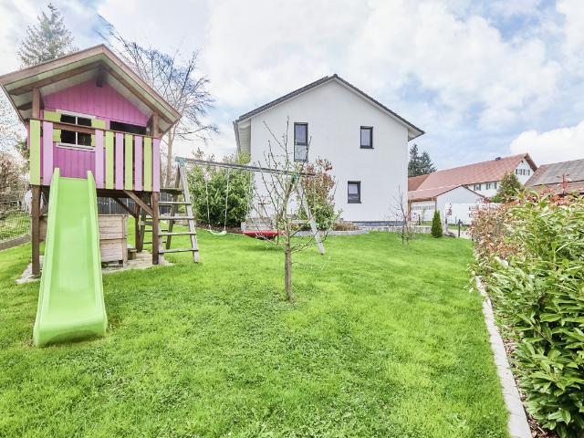 Modernes Familienglück in Scherstetten mit Garten, Smart Home und Top Energieeffizienz A