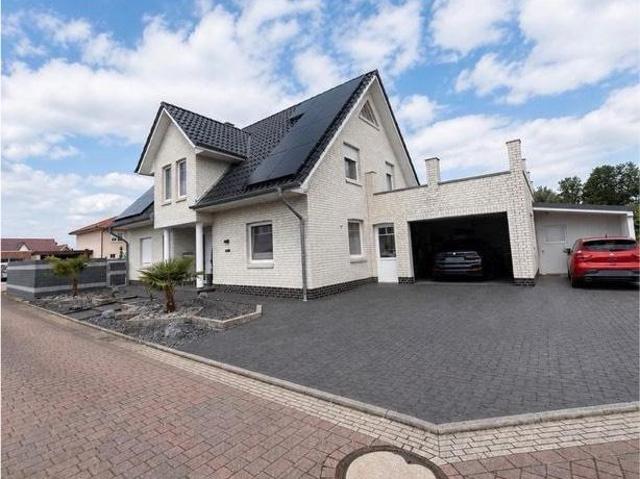 Modernes Familienhaus 155qm 15kwp +Speicher 10kw +Kamin