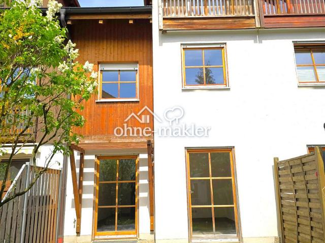 Modernes Familienhaus mit Dachstudio, Loggia, Garten und großem Hobbyraum– fußläufig zur S Bahn