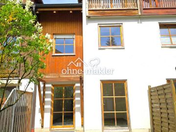 Modernes Familienhaus mit Dachstudio, Loggia, Garten und großem Hobbyraum– fußläufig zur S Bahn