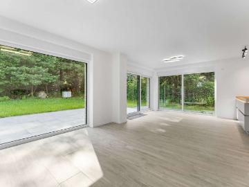 Modernes Familienhaus mit Doppelgarage und Blick ins Grüne
