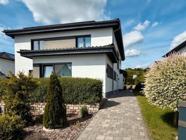 Modernes Familienhaus mit ELW I Smart Home | At | PV | Wärmepumpe