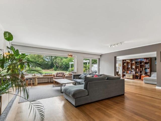 Modernes Familienhaus mit großzügigem Garten in begehrter Wohnlage