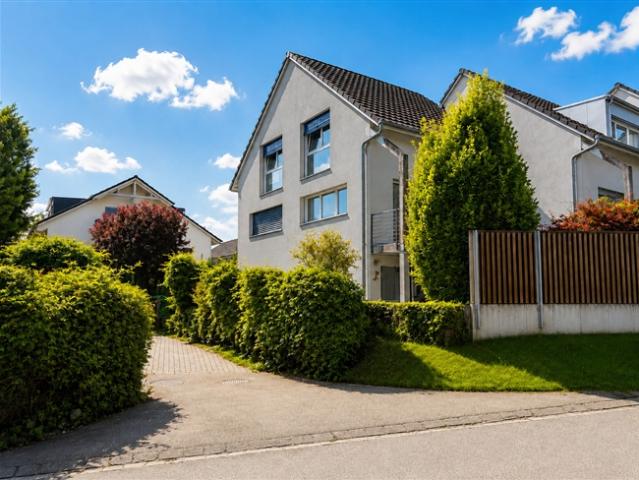 Modernes Familienhaus mit sonnigem Garten in begehrter Wohnlage