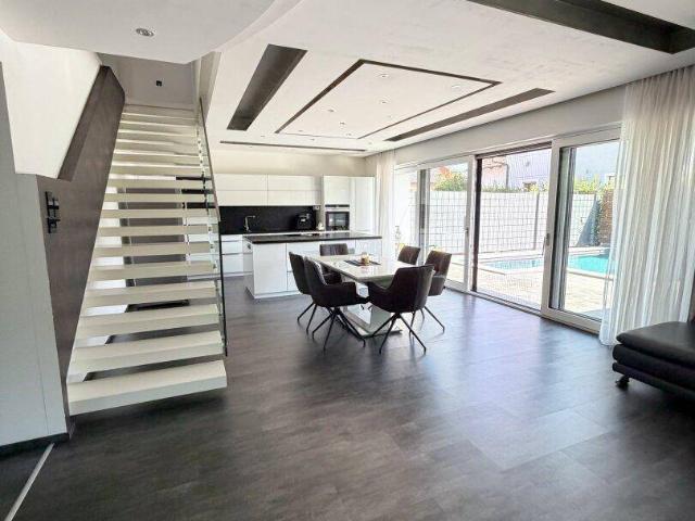 Modernes Familienjuwel mit Pool, Doppelgarage & exklusivem Wohnkomfort