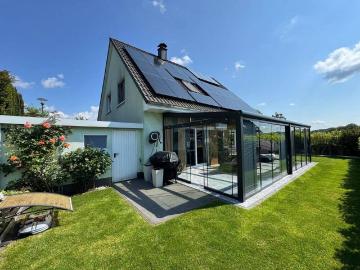 Modernes freistehendes Einfamilienhaus mit exklusivem Glas Wintergarten, Smart Home und hochwertiger Ausstattung