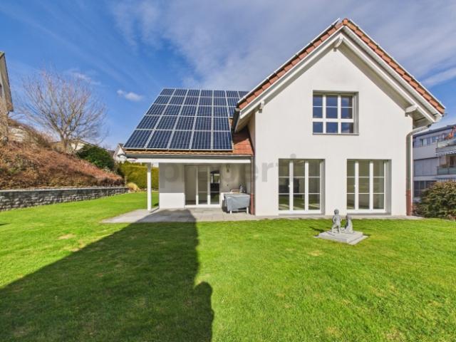 Modernes freistehendes 5.5 Zimmer Einfamilienhaus mit Doppelgarage und zwei E Ladestationen in Lindau