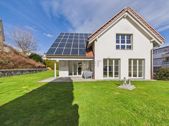 Modernes freistehendes 5.5 Zimmer Einfamilienhaus mit Doppelgarage und zwei E Ladestationen in Lindau