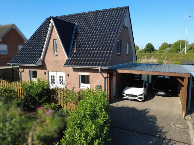 Modernes Friesenhaus in Strandnähe