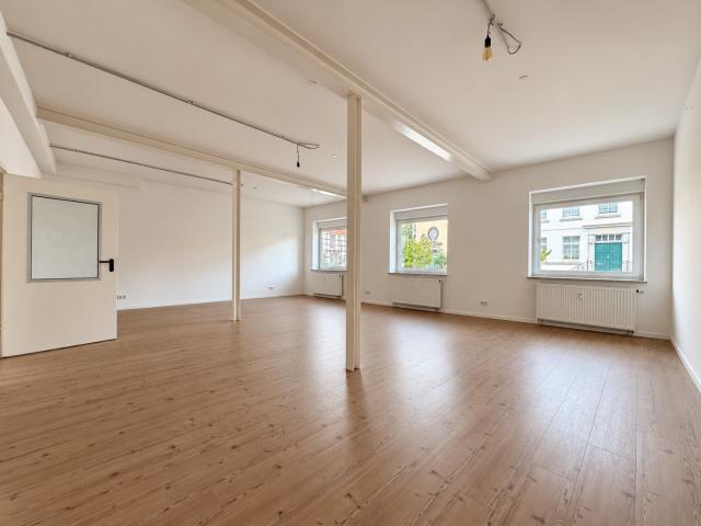 Modernes, frisch saniertes Loft in Elze mit hohen Decken und großzügigem Wohnraum