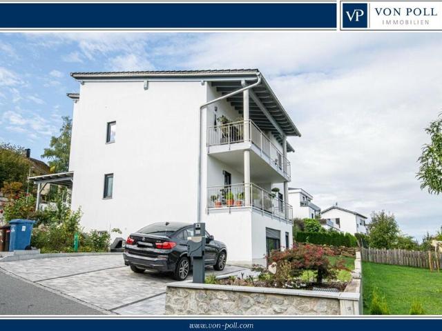 Modernes Gartenrefugium mit großzügigem Wohnbereich und zwei Stellplätzen in guter Lage zu verkaufen
