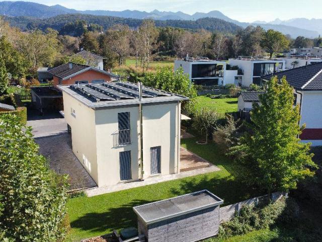 Modernes gepflegtes Einfamilienhaus mit schönem Garten