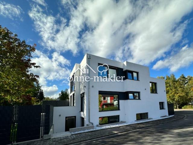 Modernes, großzügiges Einfamilienhaus mit Einliegerwohnung und Garage am Waldrand