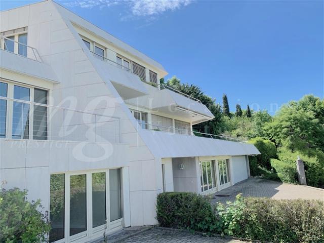 MODERNES HAUS MIT 400 m² HAB 180° PANORAMABLICK AUF DEN SEE SCHWIMMBECKEN AUFZUG