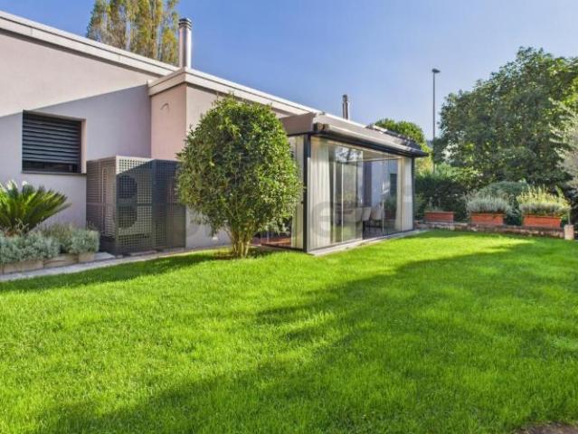 Modernes Haus mit Garten, privatem Spa und fortschrittlicher Technologie in Locarno