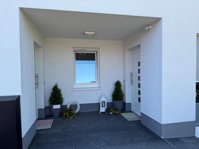 Modernes Haus A+ mit Einliegerwohnung & Pool, 260qm Wohnfläche