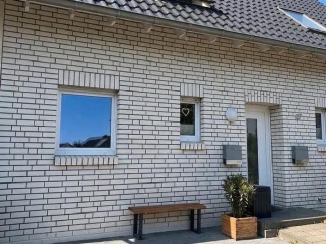 Modernes Haus im Haus mit Garage, Solaranlage ohne Provision