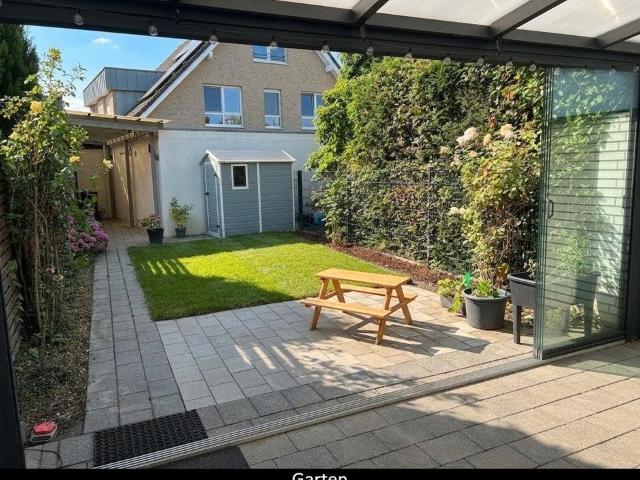 Modernes Haus im Haus mit Garage, Solaranlage ohne Provision