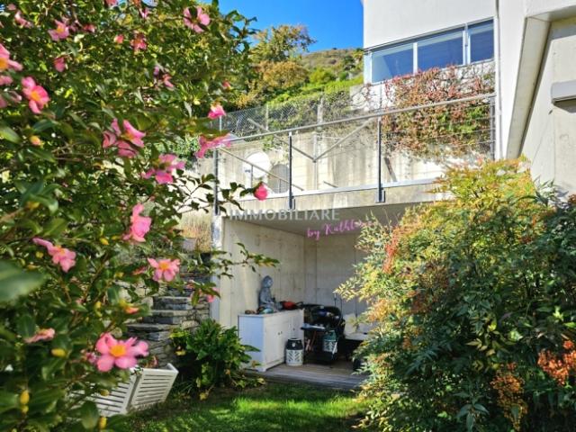Modernes Haus in sonniger, ruhiger Lage, mit Kamin und kleinem Garten