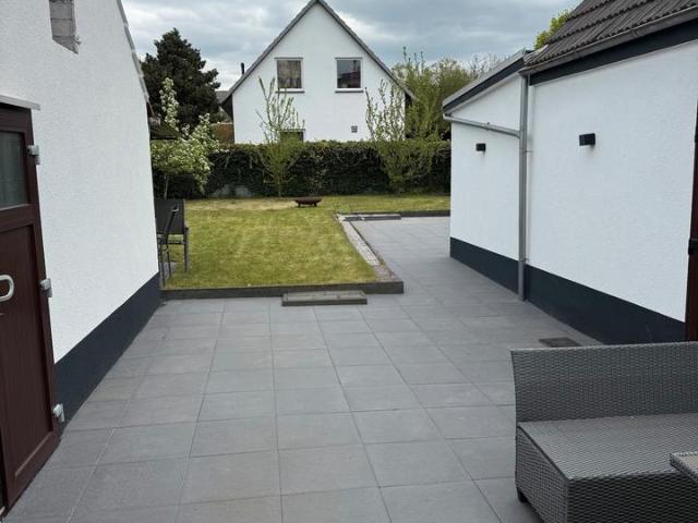Modernes kernsaniertes 6 Zimmer Haus mit Garten und Garage