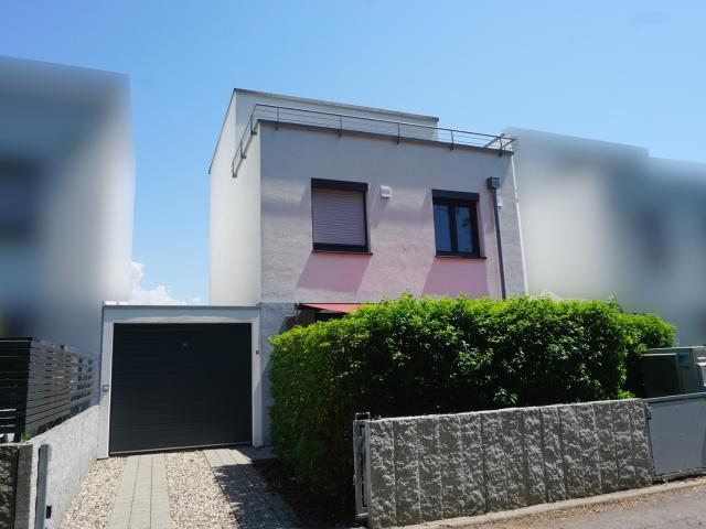 Modernes Kettenhaus mit KfW 55 Standard und hochwertiger Ausstattung