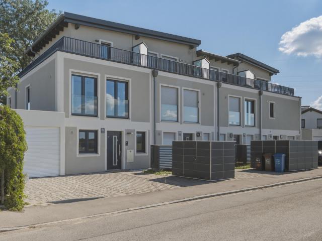 Modernes KfW55 Haus von 2020 mit Dachterrasse & Küche in München Untermenzing! Provisionsfrei!