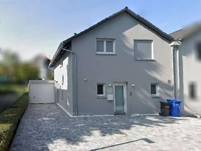 Modernes KfW 55 Haus mit Wärmepumpe, Photovoltaik und großzügigem Wohnbereich