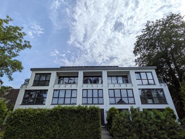Modernes KfW 55 Stadthaus mit Garten, Loggia & Stellplatz