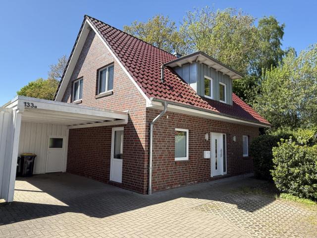 Modernes KfW 70 Haus mit unverbautem Ausblick