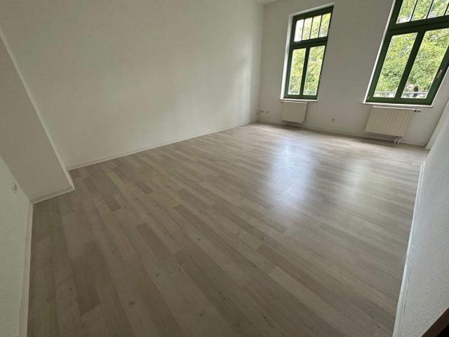 Modernes Laminat Bad mit Wanne in KÃ¼chwaldnÃ¤he im 3. OG !
