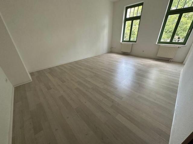 Modernes Laminat Bad mit Wanne in Küchwaldnähe im 3. OG !