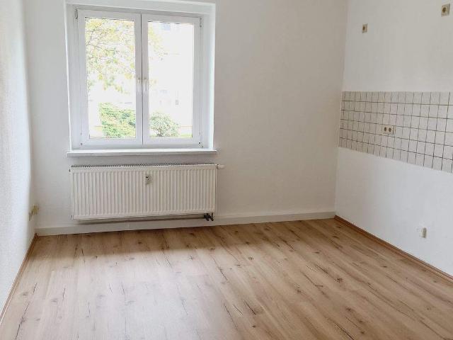 Modernes Laminat frei ab 1.2.26 groÃe KÃ¼che