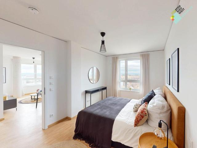 Jetzt einziehen: 2 Zimmer Wohnung mit Einbauküche im neuen Hochpunkt von München