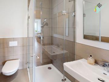 Jetzt einziehen: 2 Zimmer Wohnung mit Einbauküche im neuen Hochpunkt von München