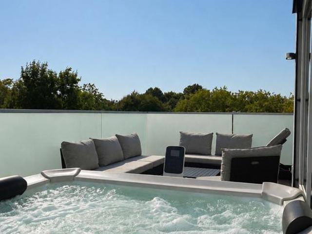 Modernes Luxus Penthouse mit Dachterrasse und Whirlpool Essen RÜ