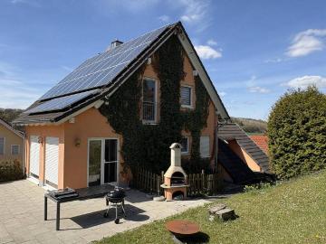 Modernes, massives Einfamilienhaus mit Einliegerwohnung courtagefrei in Kirchheim bei Würzburg