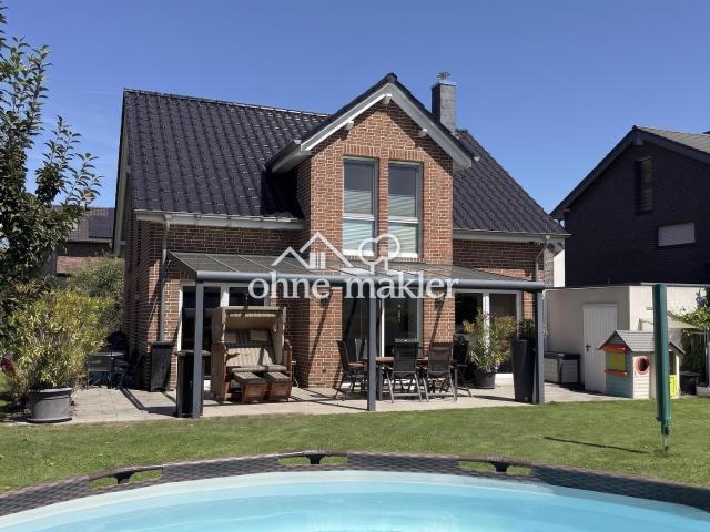 Modernes Massivhaus in ruhiger Neubausiedlung: Südausrichtung, Terrassendach, Sauna & 9m Garage
