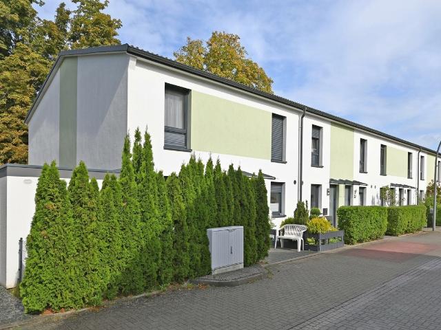 Modernes, neuwertiges Mittelreihenhaus in Hamburg Harburg, zentral u. ruhig gelegen mit Stellplatz!