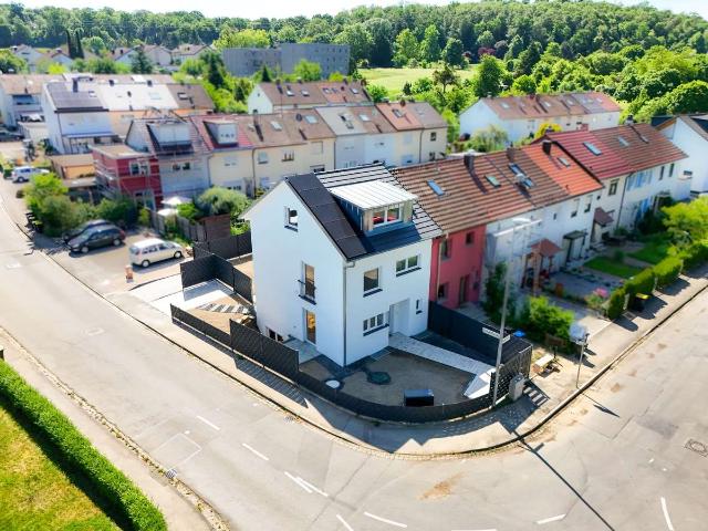 Modernes Neubau Reihenendhaus mit Garten, Terrasse & Wärmepumpe in Nürtingen
