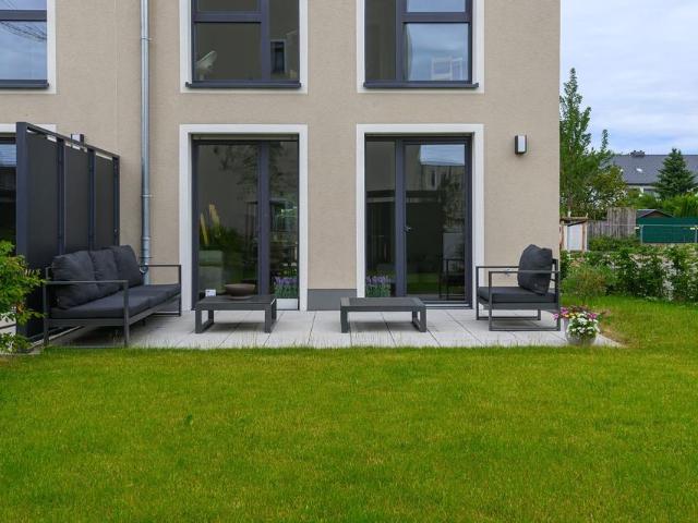 Modernes Neubau Reihenhaus mit 6 Zimmern, Garten & Terrasse – stilvoll wohnen in den FÜNF HÖFEN!