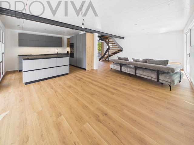 Modernes neues Haus mit grosszügigem Aussenbereich und viel Platz