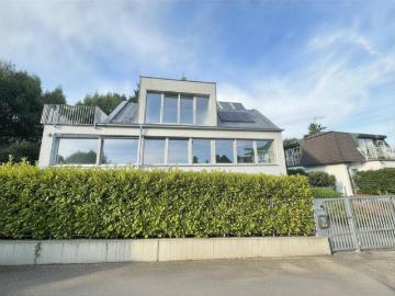 Modernes Niedrigenergie Haus in Waldrandlage bei der AIS Vienna