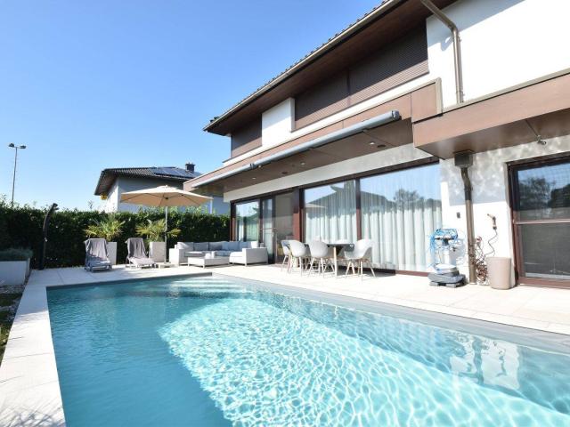 Modernes PASSIV HAUS mit Pool und Gartenparadies im 3 Seen Gebiet