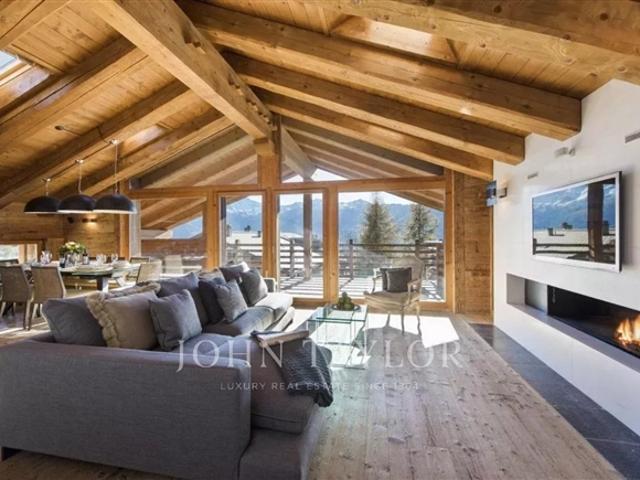 Modernes Penthouse mit vier Schlafzimmern zu vermieten – Verbier