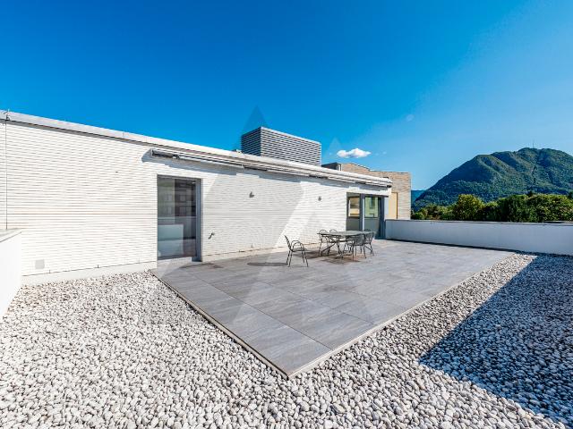 MODERNES PENTHOUSE IN ZENTRALER LAGE MIT GROSSER TERRASSE