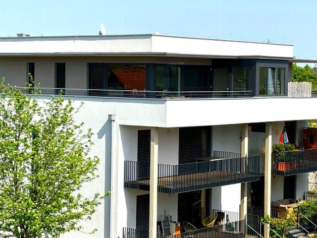 Modernes Penthouse mit eigenem Liftzugang direkt in die Wohnung und dreiseitiger Dachterrasse mit Wintergarten