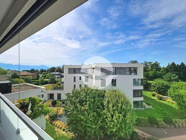Modernes Penthouse mit einer schönen Terrasse nahe dem See
