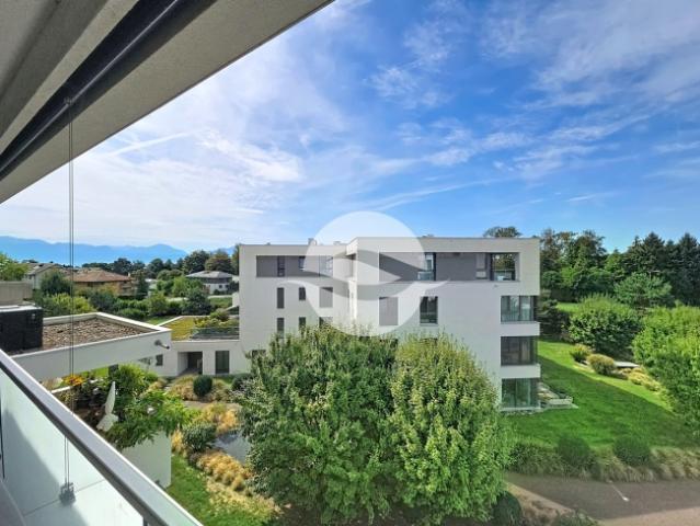 Modernes Penthouse mit einer schönen Terrasse nahe dem See